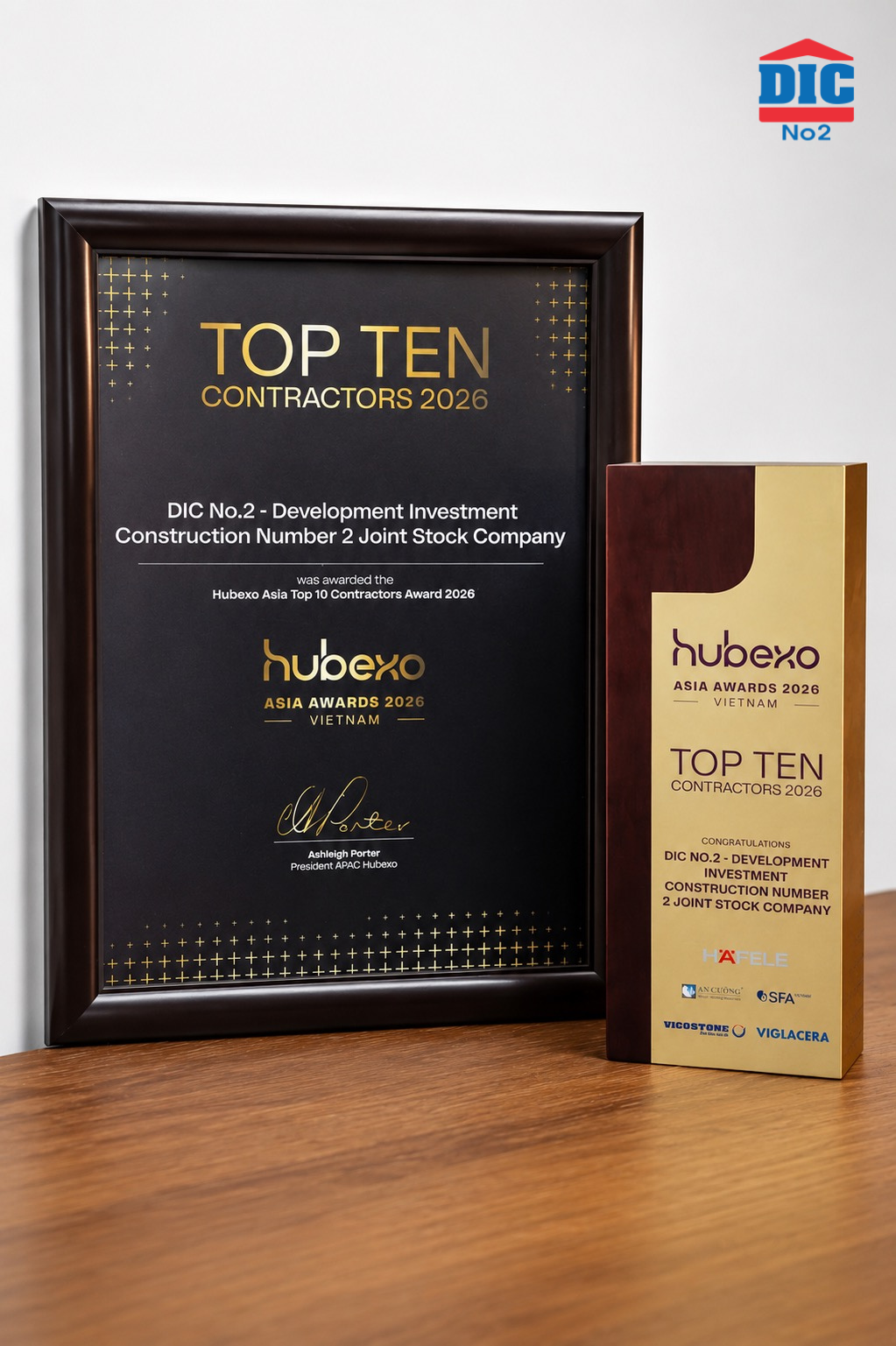 Cúp và chứng nhận Top 10 Contractors 2026 được trao cho DIC No.2